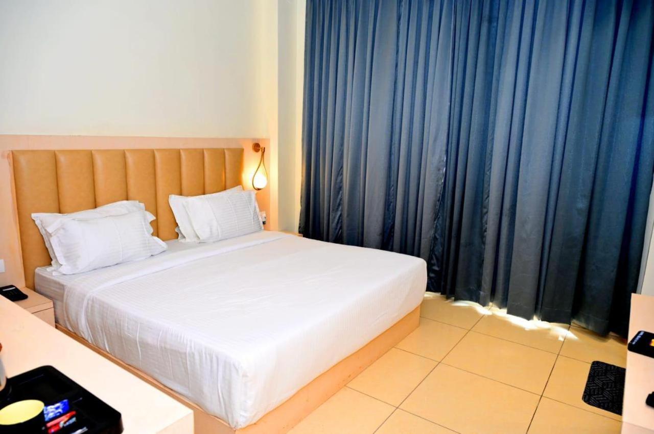 Hotel Shree Ji Inn Райпур Экстерьер фото