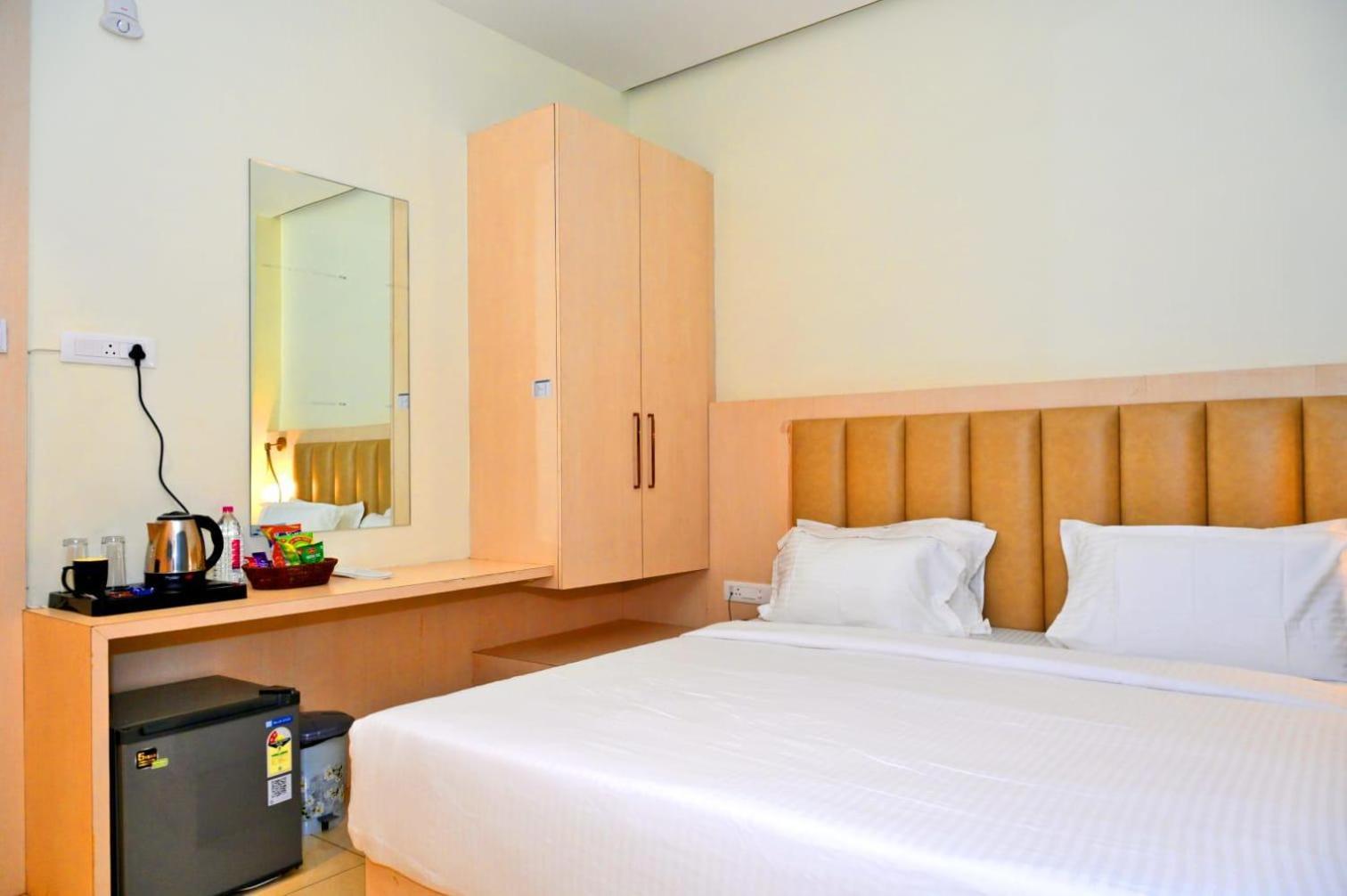 Hotel Shree Ji Inn Райпур Экстерьер фото